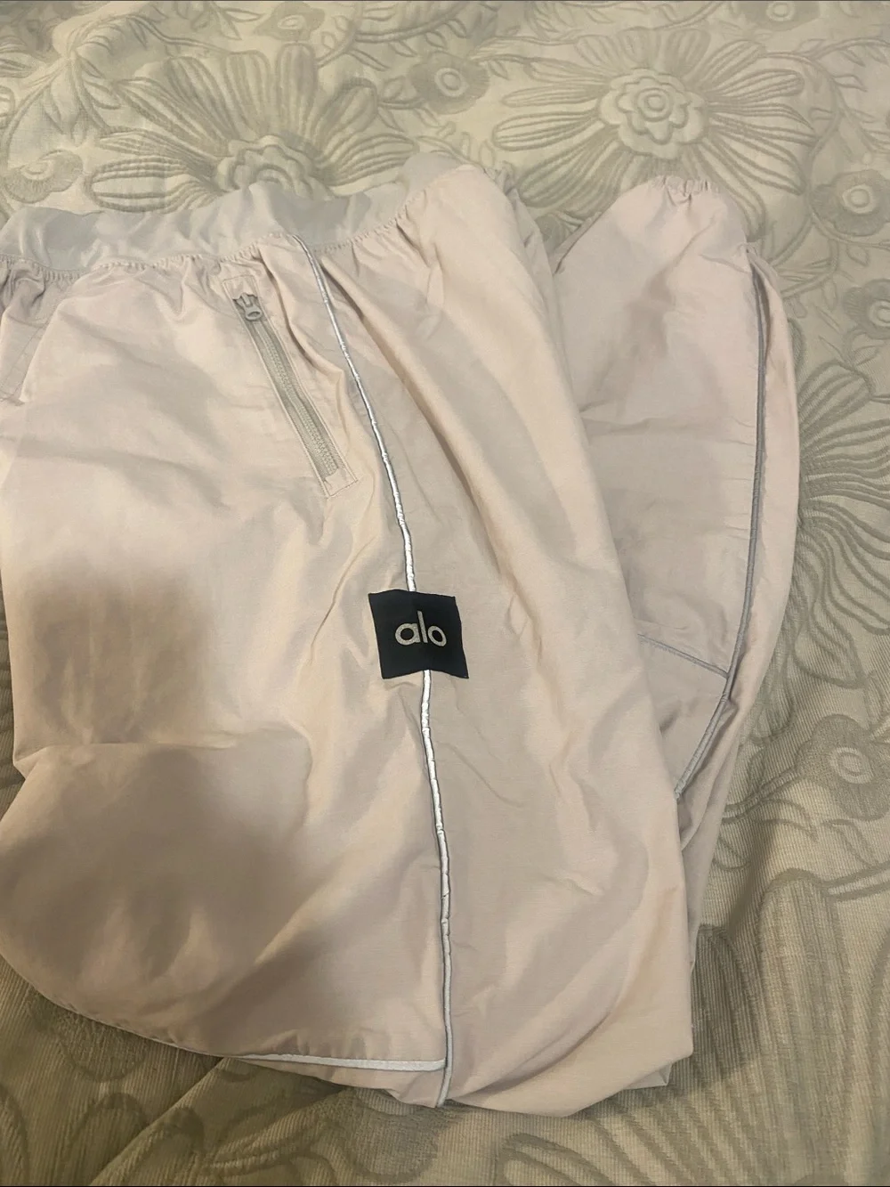 Alo yoga S joggers excellent like new